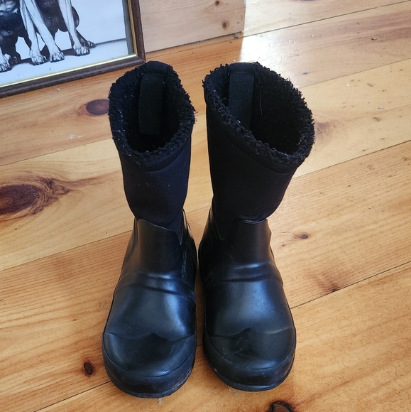 Kids Black Winter Boots - Picture 1 of 6